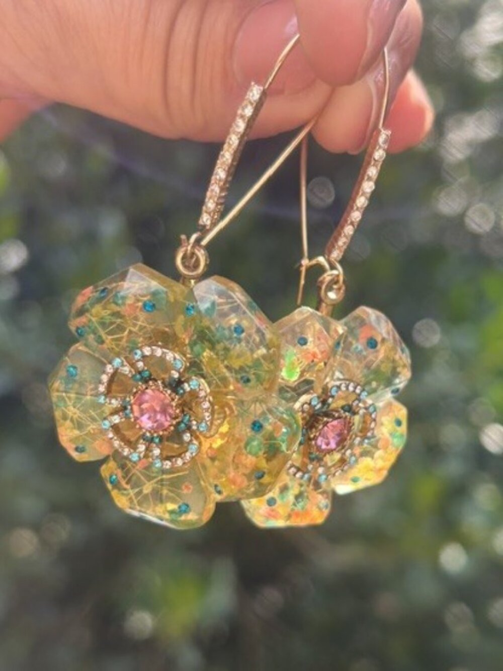 BETSEY JOHNSON “2020 Sweetness and Light” Collection Yellow Resin Flower Crystal - Picture 3 of 9